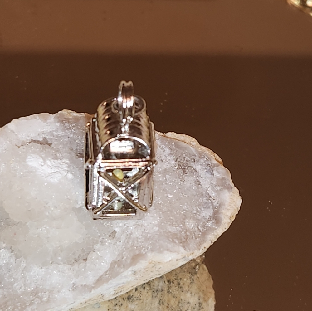 Women's 925 Lantern Charm. Great for a Bracelet or Necklace. - Picture 1 of 4
